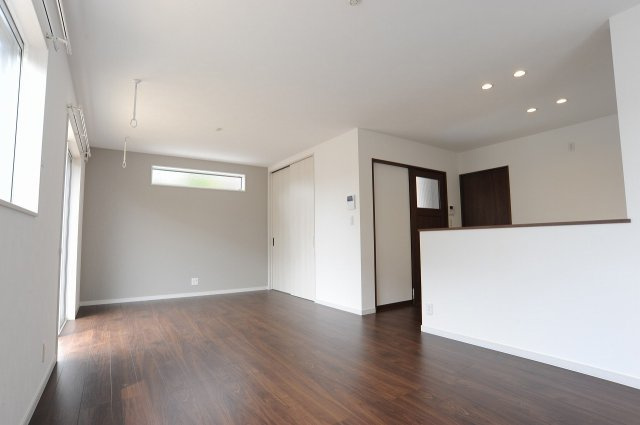 安茂里杏花台　建売住宅　2号棟の居間・リビング