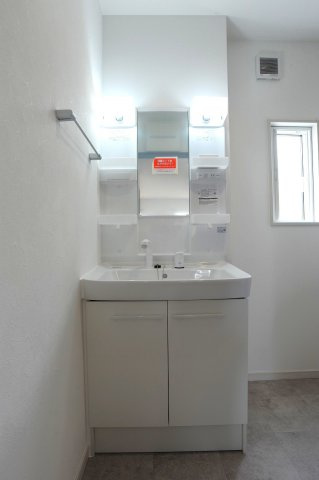 安茂里杏花台　建売住宅　2号棟の洗面所