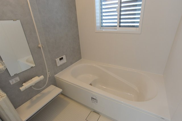 安茂里杏花台　建売住宅　2号棟の浴室