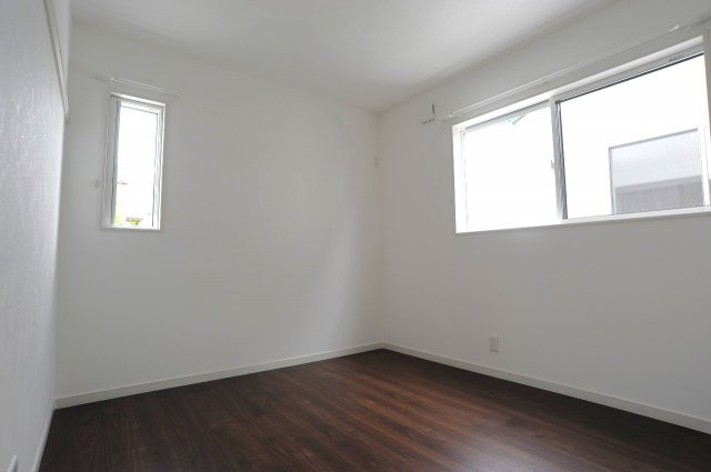 安茂里杏花台　建売住宅　2号棟の洋室