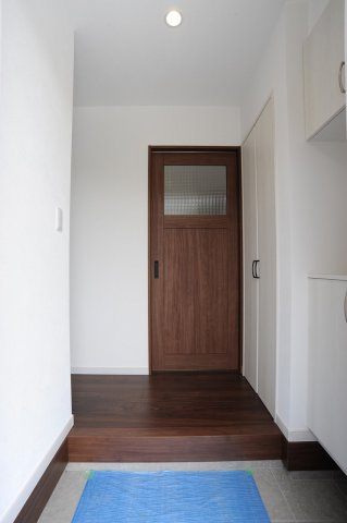 安茂里杏花台　建売住宅　2号棟の玄関