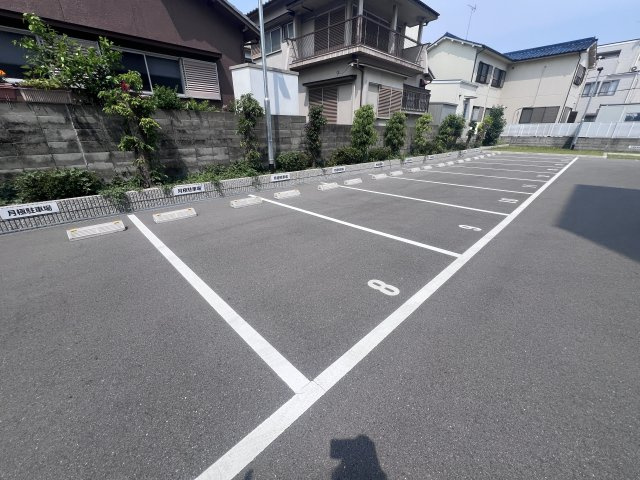 ブルーム土山の駐車場