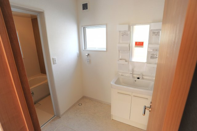 安茂里杏花台　建売住宅の洗面所