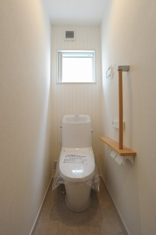 安茂里杏花台　建売住宅　1号棟のトイレ