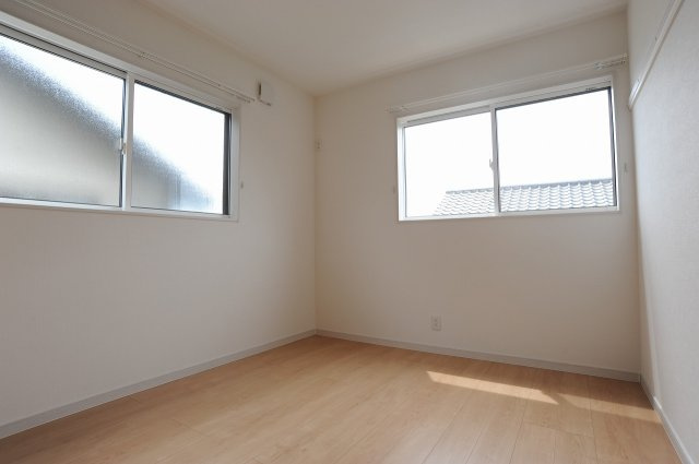 安茂里杏花台　建売住宅　1号棟の洋室