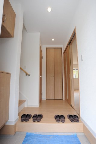 安茂里杏花台　建売住宅　1号棟の玄関