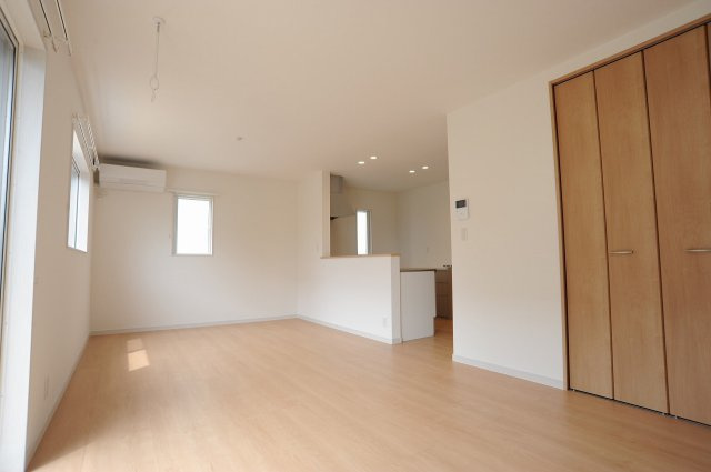 安茂里杏花台　建売住宅の居間・リビング