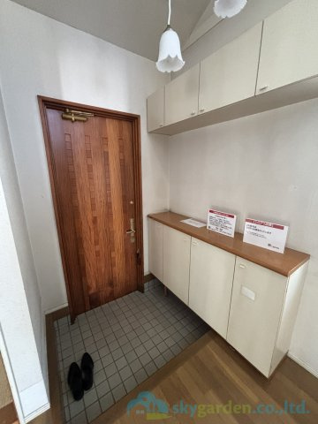 厚木市毛利台2丁目　中古戸建の玄関