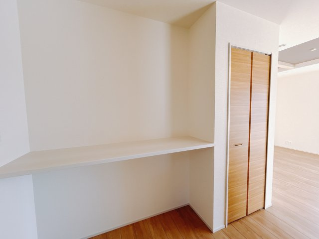 【新築戸建】高崎市箕郷町上芝の収納|■カウンター（1号棟）｜キッチン横にはご家族のワークスペース「スタディカウンター」をご用意しました( ＾＾ )