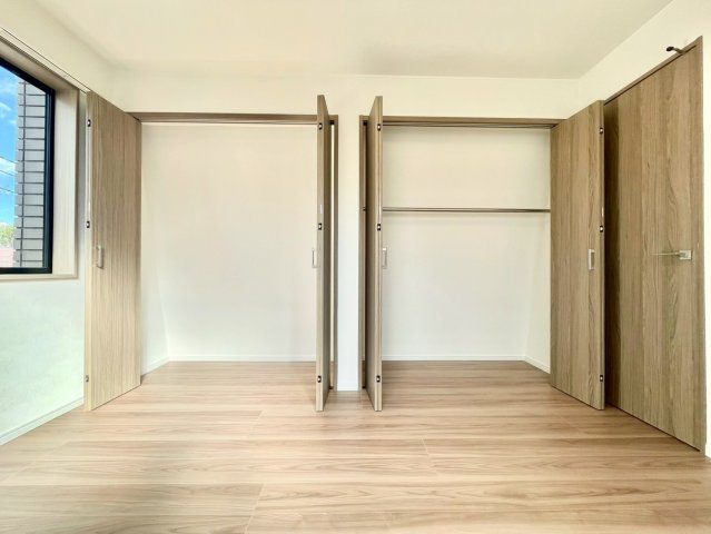 世田谷区南烏山1丁目　中古戸建の収納|部屋収納もバッチリです！見せる収納も流行っていますが、やはり見せない収納も大切ですね。

現地ご見学希望・資料請求などお気軽にお問い合わせ下さい！
03-5990-5201