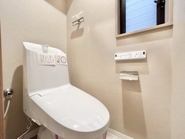 世田谷区南烏山1丁目　中古戸建のトイレ|ウォシュレット付きのトイレはいつも快適！

現地ご見学希望・資料請求などお気軽にお問い合わせ下さい！
03-5990-5201