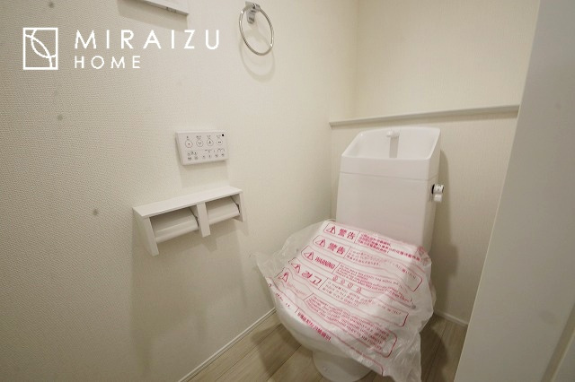 【トイレ】 | おしり洗浄、ビデ洗浄、暖房便座の機能を標準装備。トイレットペーパーの無駄遣いを防ぎ、肌を傷つける心配がありません♪
