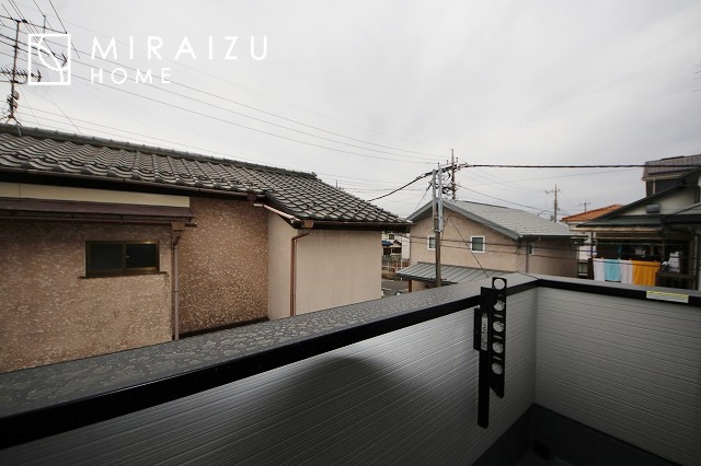 【バルコニー】 | 日当たりの良いお家は嬉しいですよね。それぞれ価値観が分かれる箇所です、実際に内覧して日当たりの心地よさをご体感下さいね♪