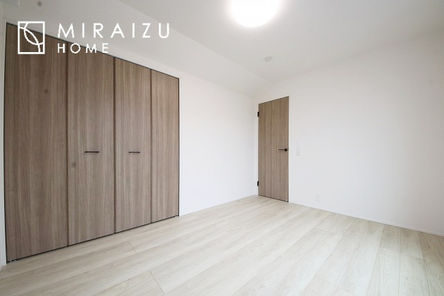 【子供部屋】 | 暮らしやすさを考えたプランで快適な現地ロケーションを実現。安らぎに満たされる、ゆとりのある日々を過ごせます♪