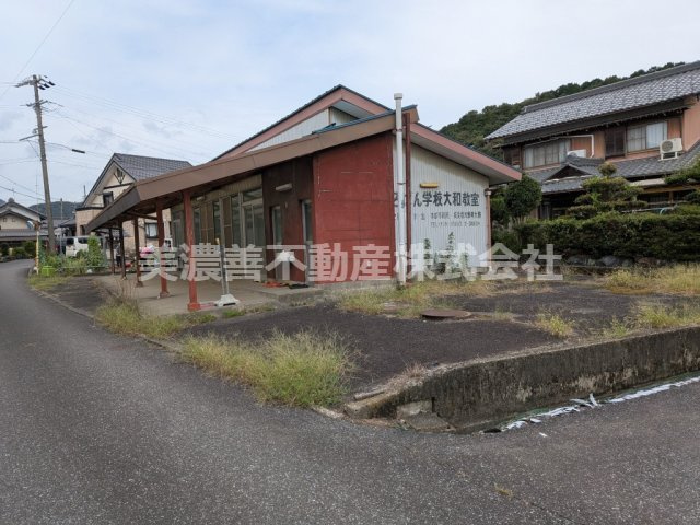 ６５４７２　揖斐郡揖斐川町上南方中古店舗の外観