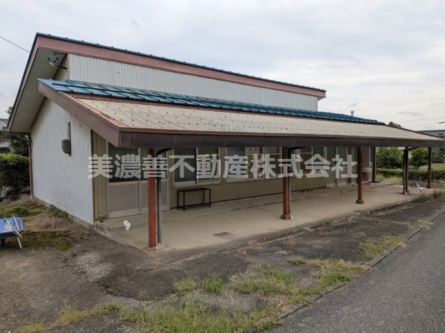 ６５４７２　揖斐郡揖斐川町上南方中古店舗の外観