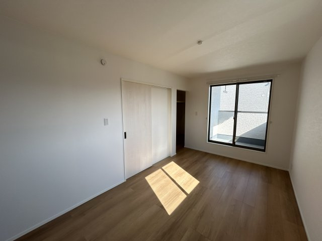 阿南市羽ノ浦町中庄池ノ上建売28の洋室