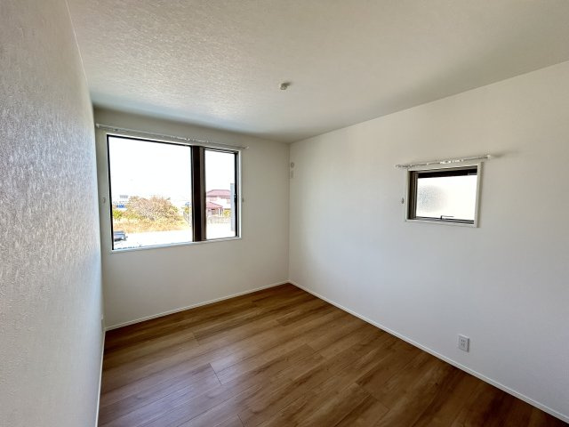 阿南市羽ノ浦町中庄池ノ上建売28の洋室