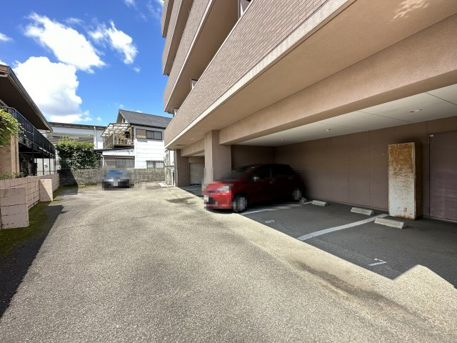 プルミエールの駐車場