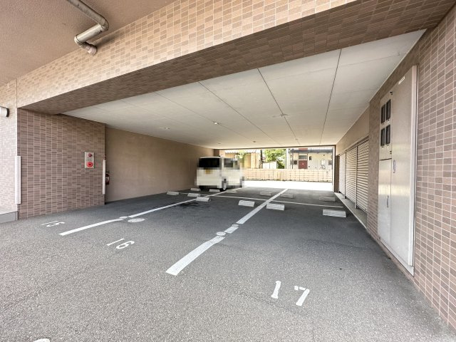 プルミエールの駐車場