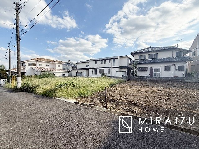 【前面道路含む現地写真】 | 陽の光をたっぷりと浴びながら気持ち良く生活が出来ます。夢のマイホーム、夢ではなく実現出来ます！見学・ご相談等、お気軽にご連絡下さい。