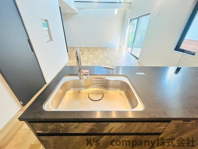 茅ヶ崎市みずき2丁目　新築戸建のキッチン|扱いやすいステンレス素材のシンク◇