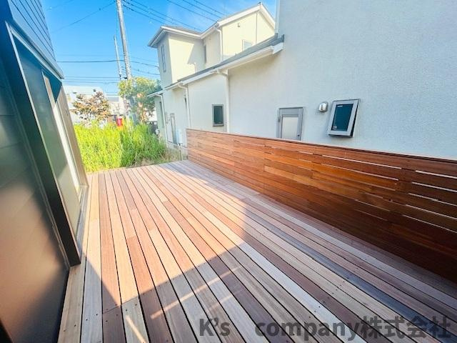 茅ヶ崎市みずき2丁目　新築戸建のバルコニー|ウッドデッキ☆ご家族やご友人を招いてBBQ等いかがでしょうか♪