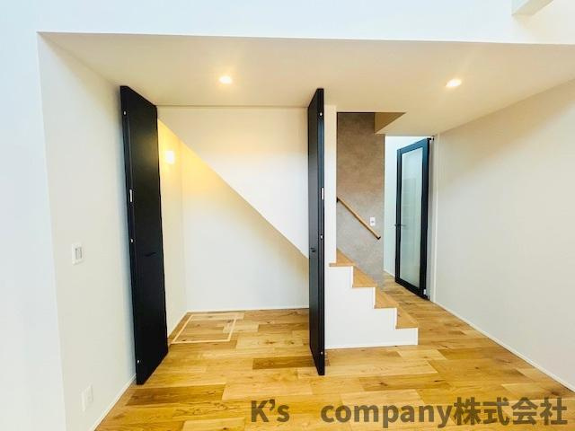 茅ヶ崎市みずき2丁目　新築戸建の居間・リビング|ご家族とのコミュニケーションが取りやすい人気のリビング階段♪