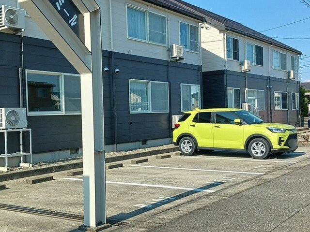 サン・ドミールＢの駐車場