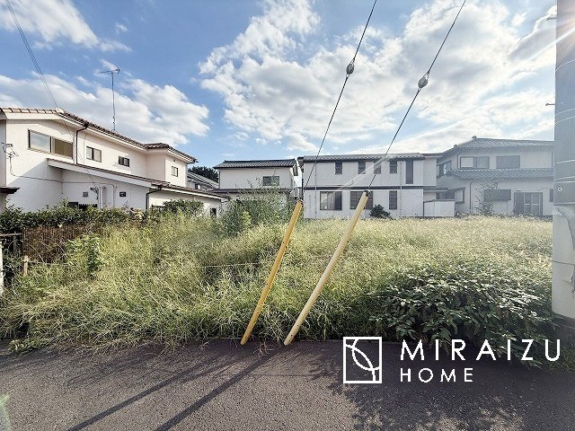 【外観】 | 運転が不安な方も安心な前面道路、きちんと幅員のある道路は女性にも安心です。整備されている道路は気持ちも良いですね♪
