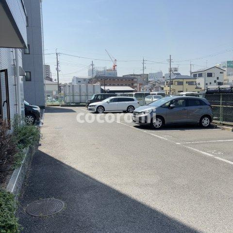 エクセランの駐車場
