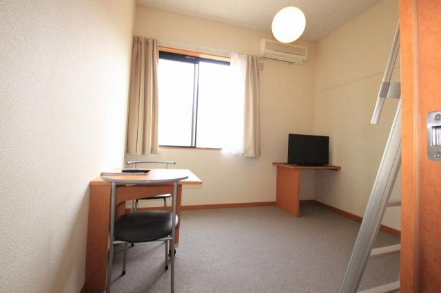 レオパレス三葉の洋室