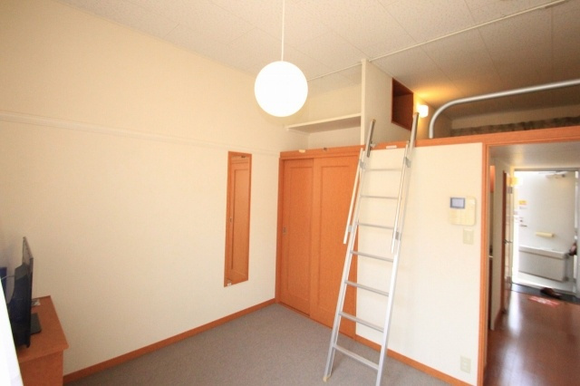 レオパレス三葉の洋室