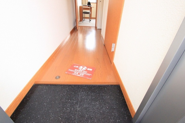 レオパレス三葉の玄関