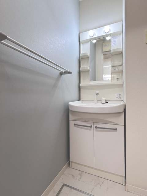 フルエクセルⅡの洗面所|洗面もアクセントクロスです