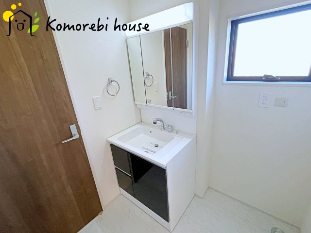 さいたま市西区宝来　新築一戸建て　リーブルガーデン　01の独立洗面台|独立洗面台、朝の身支度には欠かせません