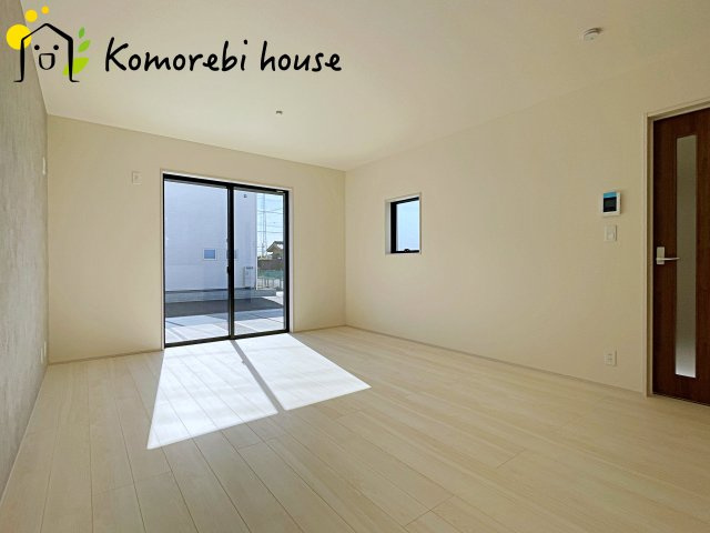 さいたま市西区宝来　新築一戸建て　リーブルガーデン　01の居間・リビング|ゆったり過ごせる居間です