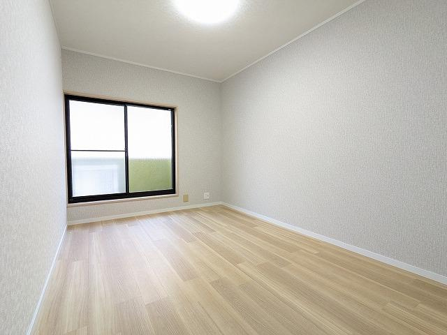 村野本町　中古一戸建ての子供部屋|洋室6.0帖
■物件内覧・資金計画相談・住宅ローン相談、リフォーム相談、お問合せ受付中■
※当日・翌日のご内覧、ご相談はお電話でのお問合せがスムーズです！