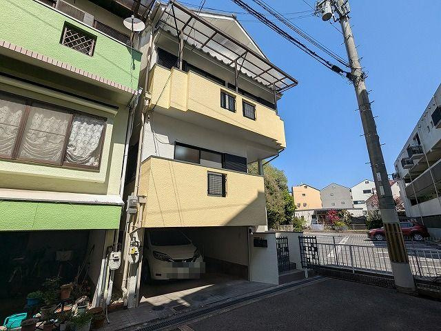 村野本町　中古一戸建ての駐車場|駐車１台
■物件内覧・資金計画相談・住宅ローン相談、リフォーム相談、お問合せ受付中■
※当日・翌日のご内覧、ご相談はお電話でのお問合せがスムーズです！