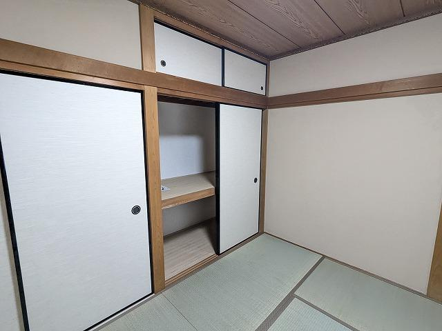 村野本町　中古一戸建ての収納|和室の押入
■物件内覧・資金計画相談・住宅ローン相談、リフォーム相談、お問合せ受付中■
※当日・翌日のご内覧、ご相談はお電話でのお問合せがスムーズです！