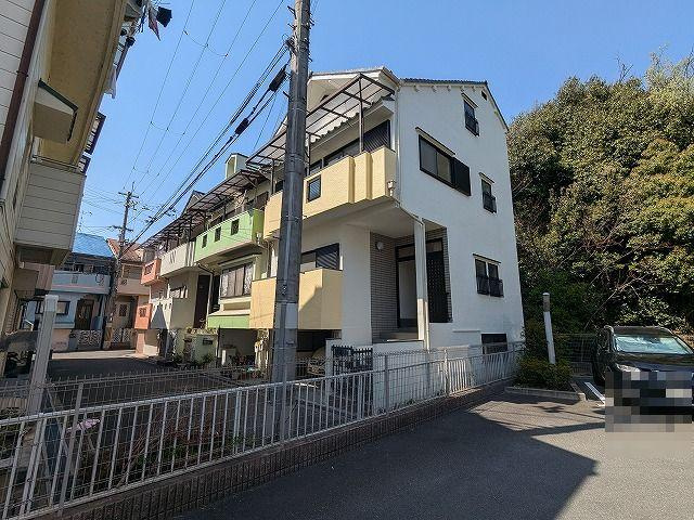 村野本町　中古一戸建ての外観|新しい生活にいかがでしょうか？外観はお住まいの顔になります。こだわりたいポイントですね。外壁塗装や屋根塗装のご相談も承っております。
■現地内覧・資金計画相談・住宅ローン相談もお問合せ受付中■
