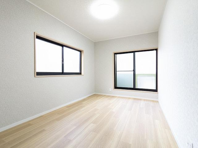 村野本町　中古一戸建ての洋室|洋室6.0帖
■物件内覧・資金計画相談・住宅ローン相談、リフォーム相談、お問合せ受付中■
※当日・翌日のご内覧、ご相談はお電話でのお問合せがスムーズです！