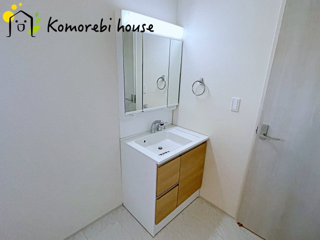さいたま市西区宝来　新築一戸建て　リーブルガーデン　02の独立洗面台|朝の支度にも助かる、独立の洗髪洗面化粧台