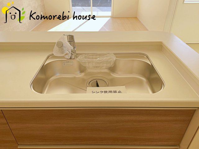 さいたま市西区宝来　新築一戸建て　リーブルガーデン　02のキッチン|きれいなキッチンです