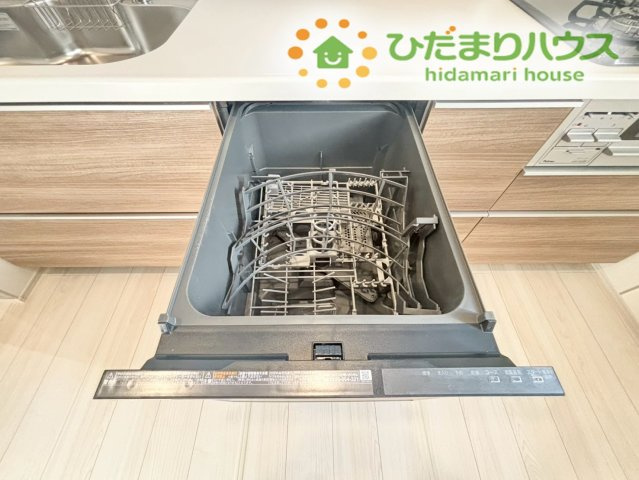 行田市桜町1丁目　新築一戸建て　ブルーミングガーデン　01のその他|家事の強い味方、食器洗い乾燥機を完備しています！
手荒れを防ぐだけでなく、食後の片付け時間を大幅に短縮できるのがメリットです。