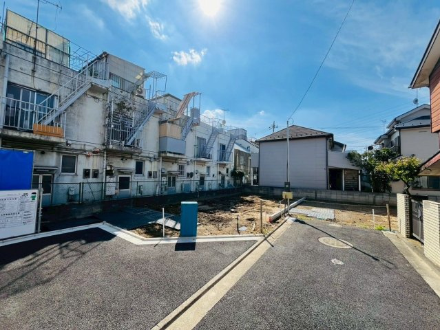 【外観】 | 練馬区西大泉６丁目　新築戸建て　１号棟 | 【建築中】落ち着いた低層住宅街、穏やかな暮らしを育めます