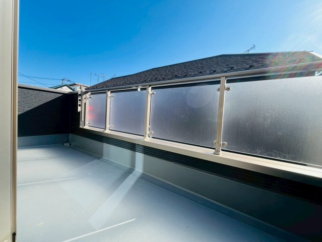 【バルコニー】 | 練馬区西大泉６丁目　新築戸建て　２号棟 | 外の空気を感じながら、日常にゆとりをもたらす空間