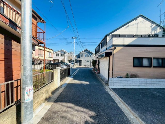 【前面道路含む現地写真】 | 練馬区西大泉６丁目　新築戸建て　２号棟 | 私道の突当り部分のため、プライバシーを守り静かに暮らせる立地