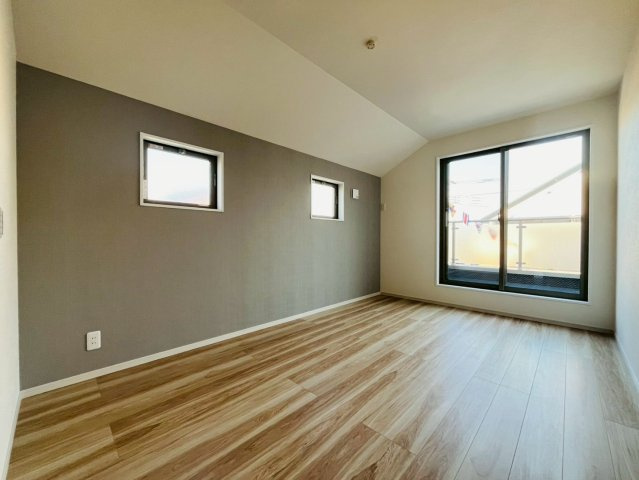 【居間・リビング】 | 練馬区西大泉６丁目　新築戸建て　２号棟 | 家族が自然と集まるLDKは、明るく開放的な空間