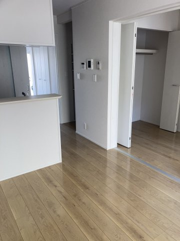 フルールポミエA棟の居間・リビング